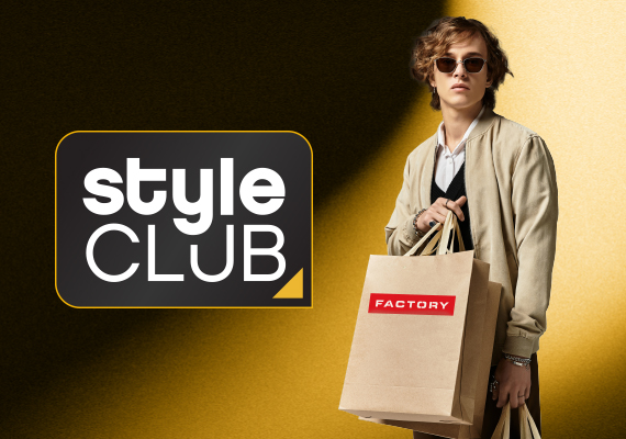 mężczyzna w trenczu i okularach przeciwsłonecznych