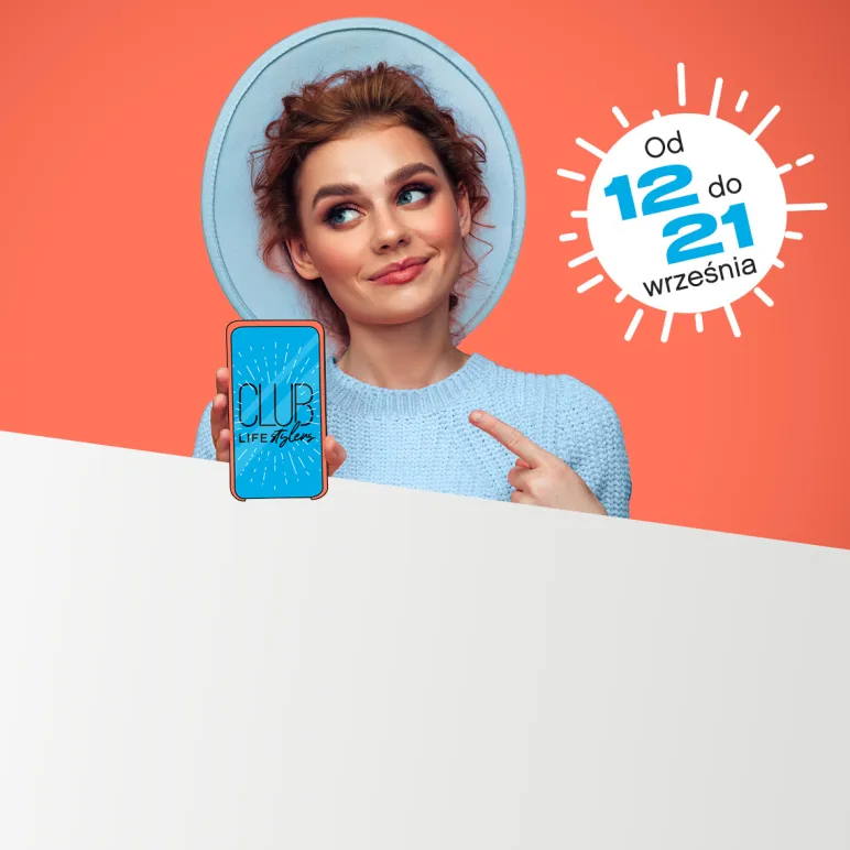 dziewczyna z telefonem w ręce