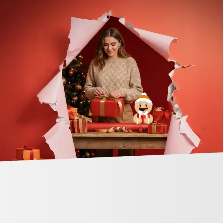 kobieta pakująca prezenty